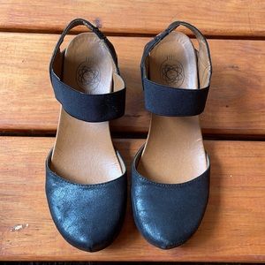 Hokus Pokus black famous wedge heel shoe, 6.5